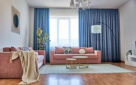 Wonderful Panoramic View Apartment